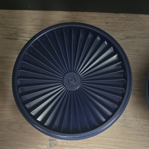 NWT Tupperware two Blue Servalier cereal/ Salad bowls with Lids 890 and 808 - Picture 2 of 9